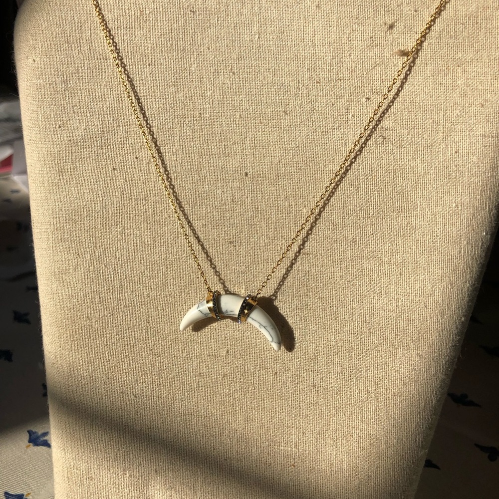 Now retired Stella & Dot Arc Pendant Necklace